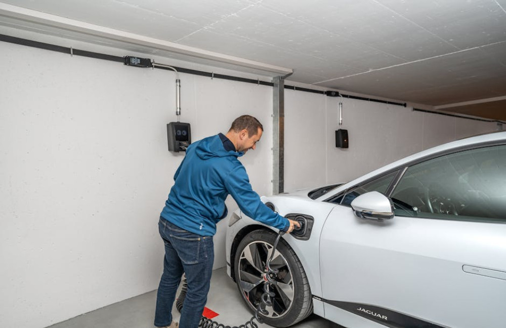 Hoe vind je een hotel met laadpalen voor je elektrische auto in Nederland